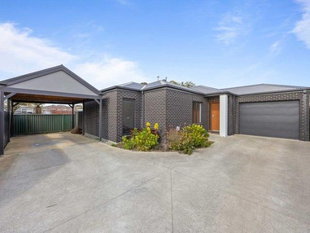 Modern Comfort in a Convenient Brown Hill Setting