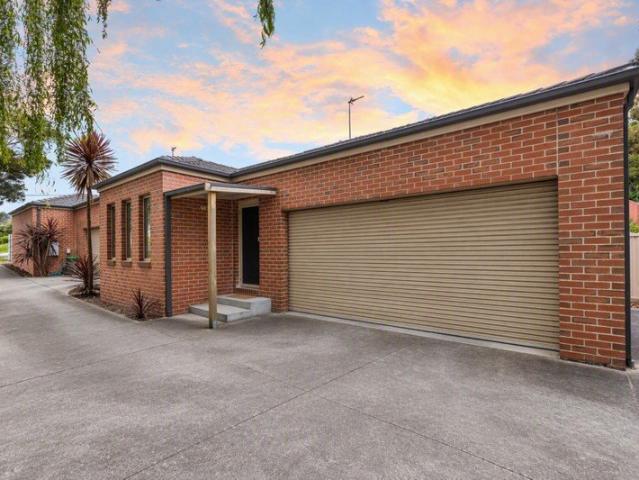 Modern Comfort in a Convenient Golden Point Location