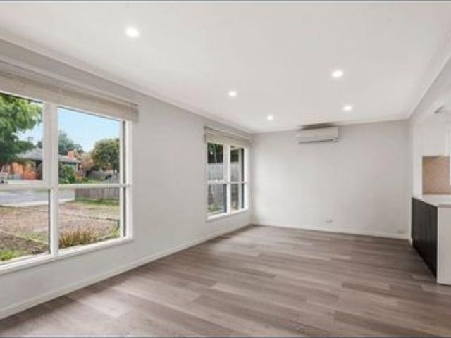 Modern Comfort in a Convenient Mooroolbark Location