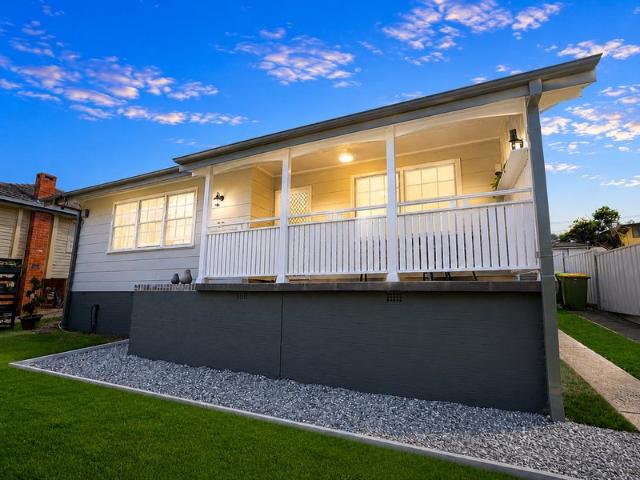 Modern Comfort in a Convenient West Bathurst Location