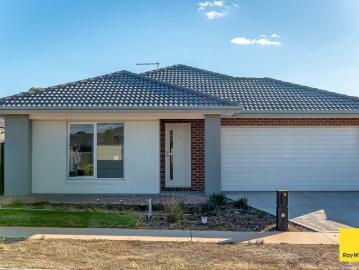 AVAILABLE NOW Modern Comfort in a Family Friendly Neighbourhood