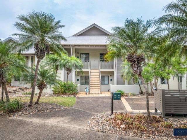 Modern Comfort in a Peaceful Laguna Quays Setting