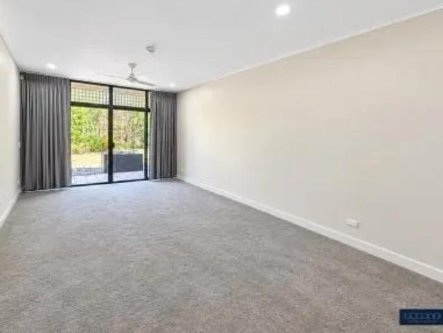 Modern Comfort in a Peaceful Laguna Quays Setting
