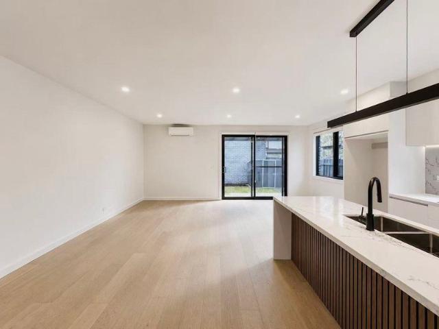 Modern Comfort in a Prime Oakleigh East Location