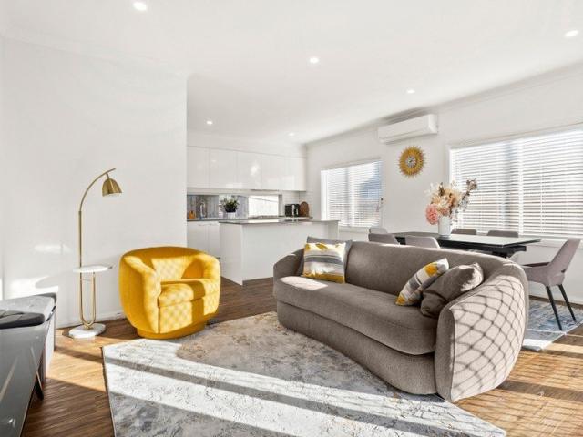 MODERN COMFORT IN A PRIME TULLIMBAR SETTING