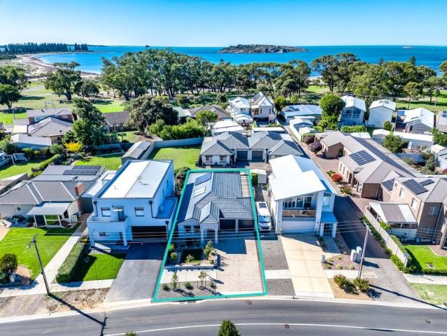 Modern Comfort in a Prime Victor Harbor Pocket close to the beach