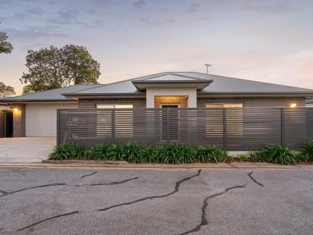 Modern Comfort In A Quiet Prospect Pocket!