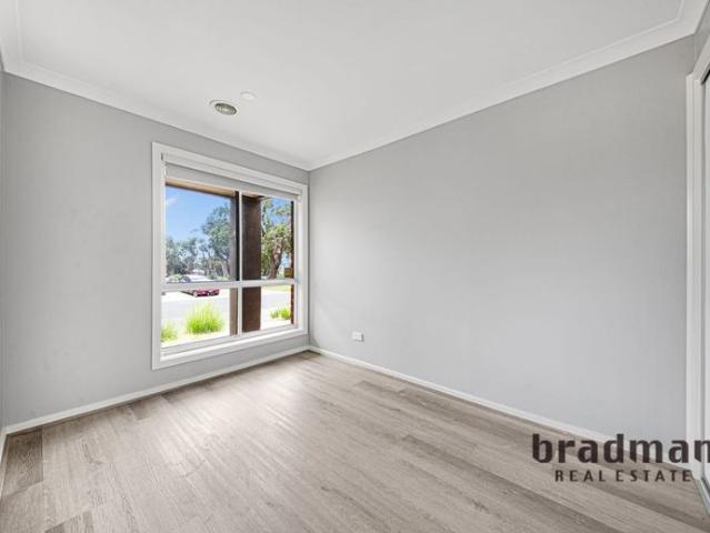 Modern Comfort in a Stylish 3 Bedroom Home