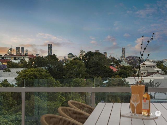 Modern Comfort in a Sought After Coorparoo Location