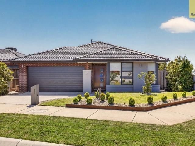 Modern Comfort in Desirable Location