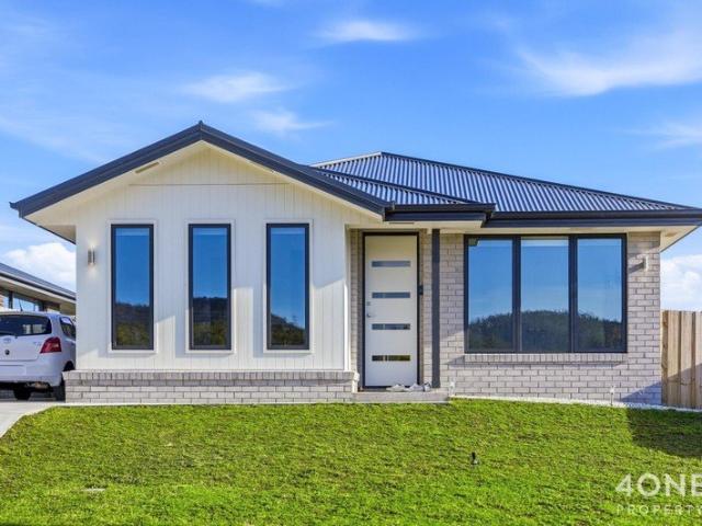 Modern Comfort in Emerging Risdon Vale