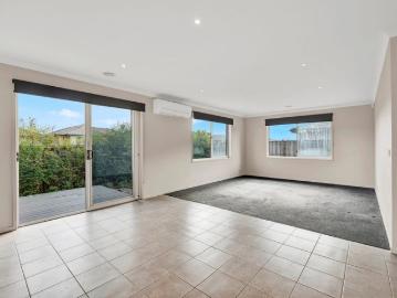 MODERN COMFORT LIVING IN A THRIVING CLYDE LOCATION!