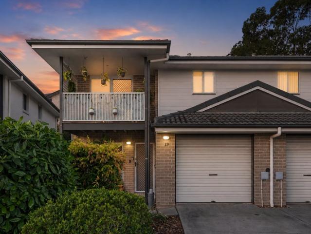 Modern Comfort, Low Maintenance Living & Exceptional Convenience