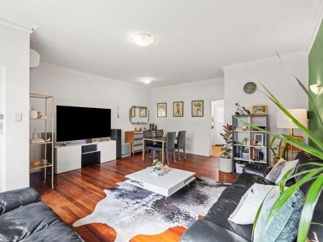 Modern Comfort Meets Tranquil Toorak Gardens Appeal