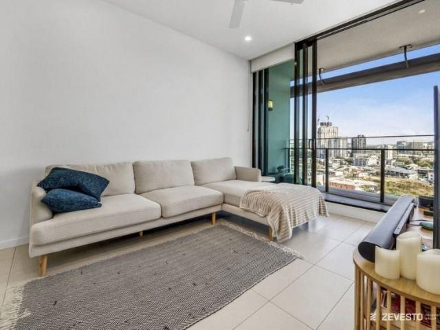 Modern Comfort Meets Convenience in This Newstead Gem – UNFURNISHED
