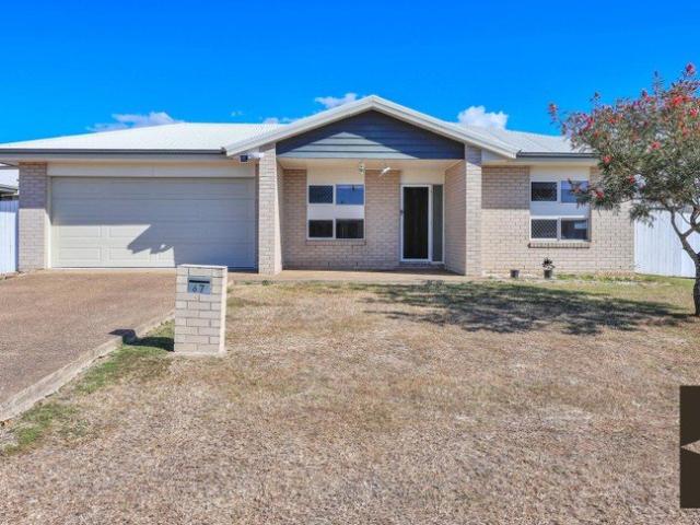 Modern Comfort meets Cozy Charm Rental Home in Bundaberg North