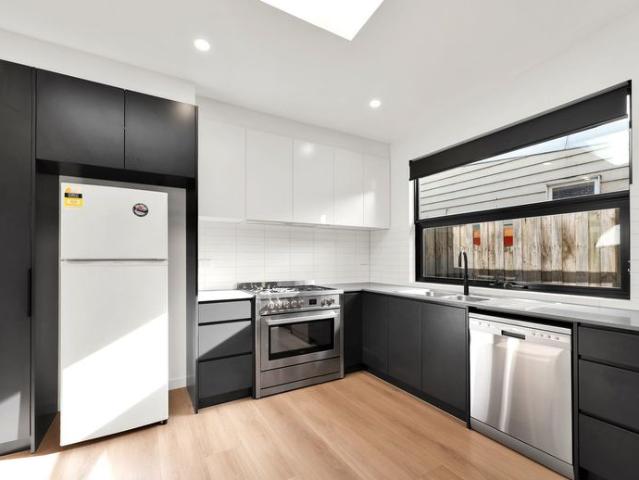 Modern Comfort Meets Classic Charm – Renovated 3 Bedroom St Kilda Home