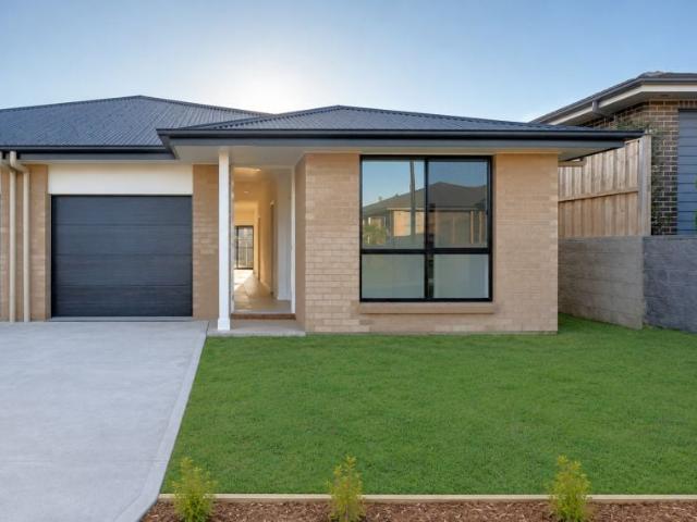 Modern Comfort Meets Easy Living in the Heart of Sophia Waters Estate!