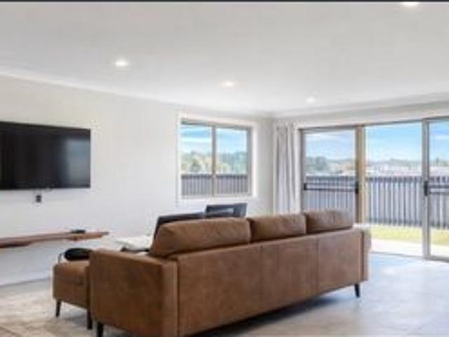 Modern comfort meets easy living in Uralla