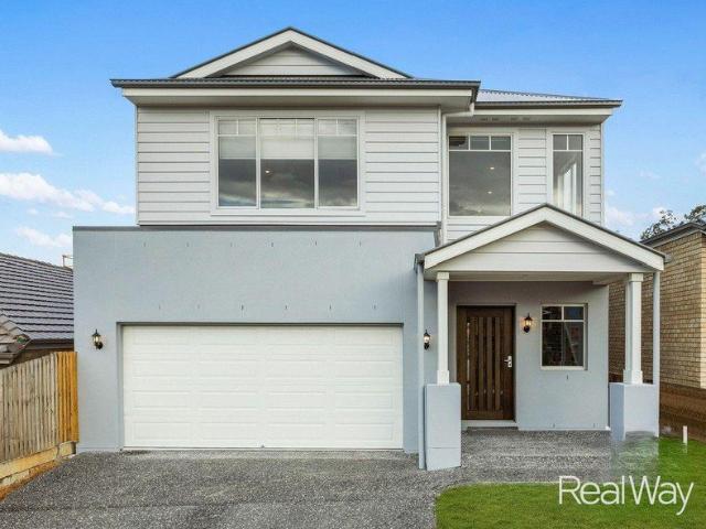 Modern Comfort Meets Family Friendly Living in Spring Mountain With RealWay Edge!