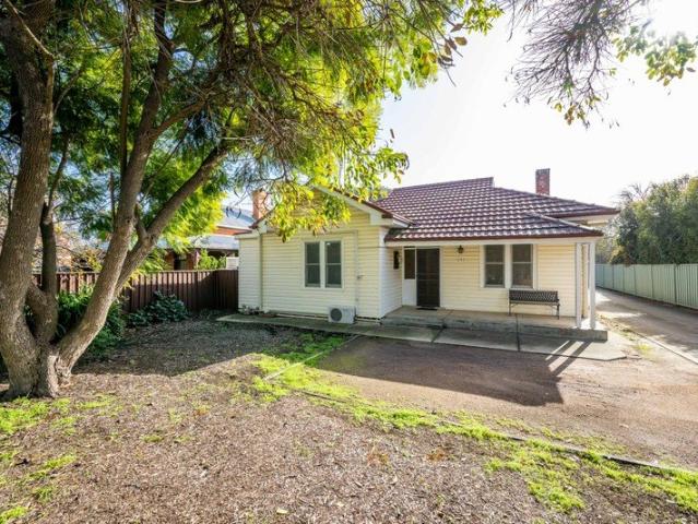 Modern Comfort Meets Low Maintenance Living in the Heart of Tatura!