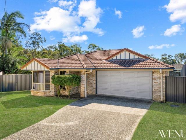 Modern Comfort Meets Relaxed Outdoor Living in the Heart of Heritage Park