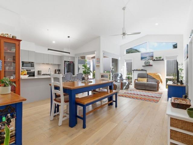 Modern Comfort Meets Seamless Indoor Outdoor Living