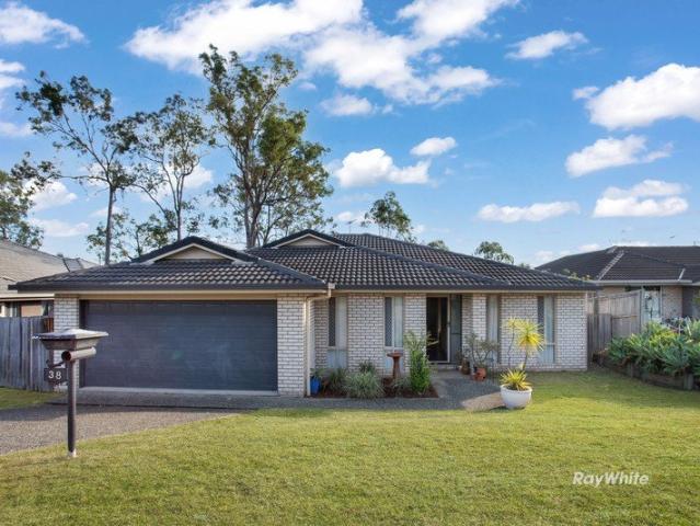 VACANT & READY TO MOVE INTO THE PERFECT FIRST HOME OR OWNER OCCUPIED OPPORTUNITY!