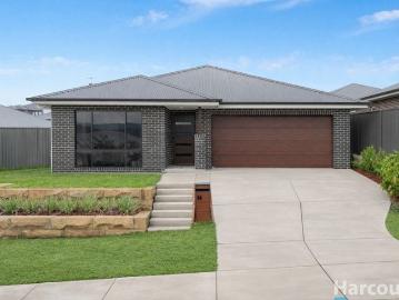 Modern Comfort, Mountain Views and Effortless Living