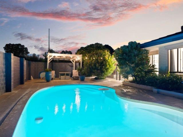Modern Comfort, Outdoor Living & Endless Space A True Gem!