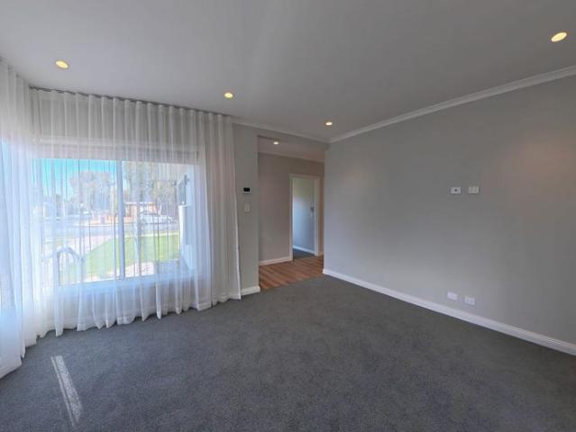 Modern comfort & Quality renovations in a peaceful cul de sac location
