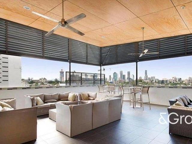 Modern, Comfort & So Central!