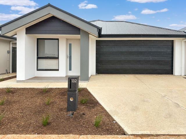 Modern Comfort & Smart Design 4 Bedroom Home in Munno Para Downs