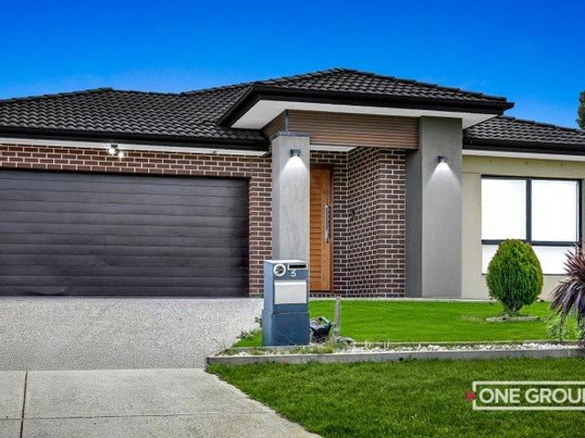 Modern Comfort & Space Family Home for Lease in Wallan!