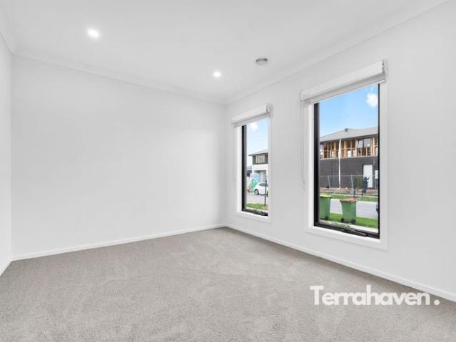 Modern Comfort & Style in the Heart of Officer