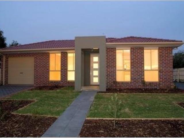 Modern Comfort & Style in a Prime Seabrook Location