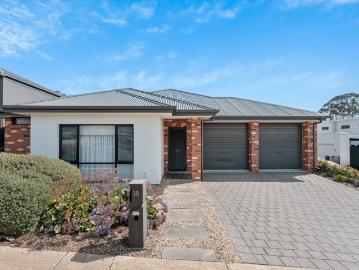 Modern Comfort & Stylish Living in the Heart of Mount Barker