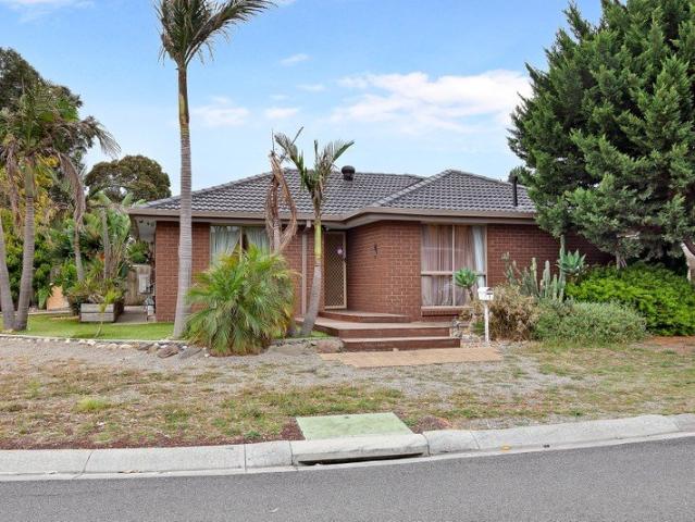 Modern Comfort & Stylish Renovations in a Quiet St Albans Setting