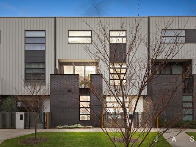 Modern Comfort, Superb City Fringe Convenience
