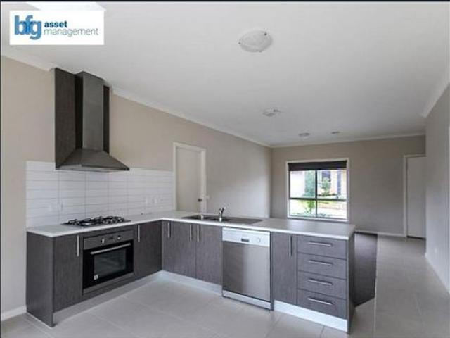 Modern & Comfortable 2 Bedroom Home in Sunbury!