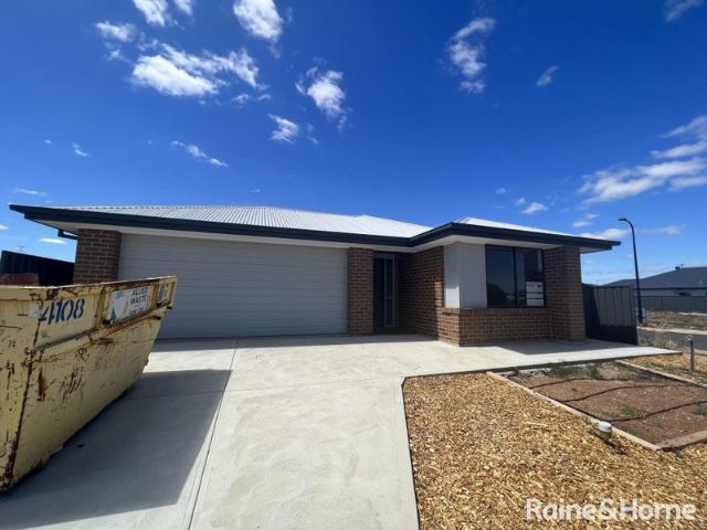 Modern & Comfortable 4 Bedroom Family Home