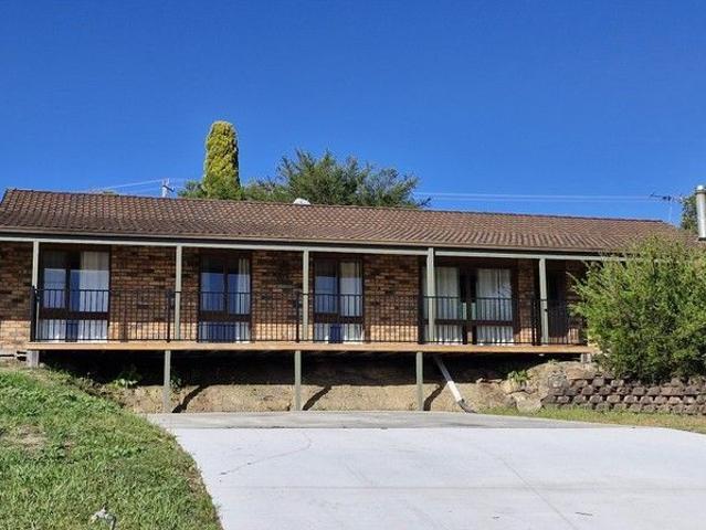 Modern & Comfortable 4 Bedroom Home Great Family Living
