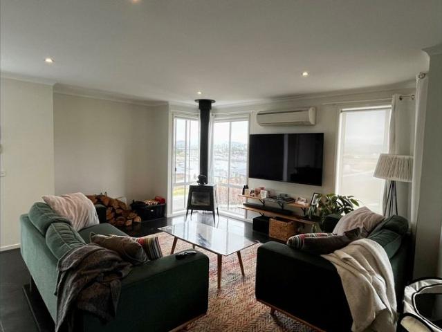 Modern, Comfortable & Convenient Living in Sorell
