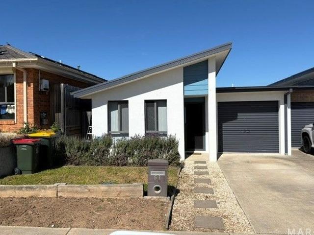 Modern, Comfortable and Ready to Call Home!
