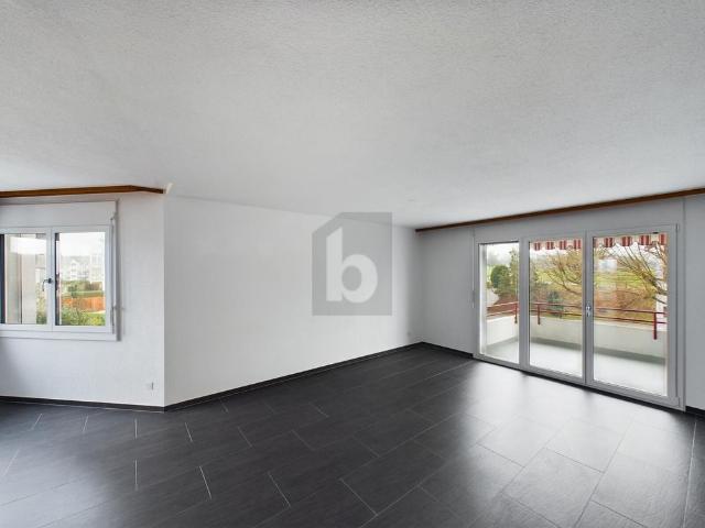 MODERN, COMFORTABLE AND WITH A COZY BALCONY