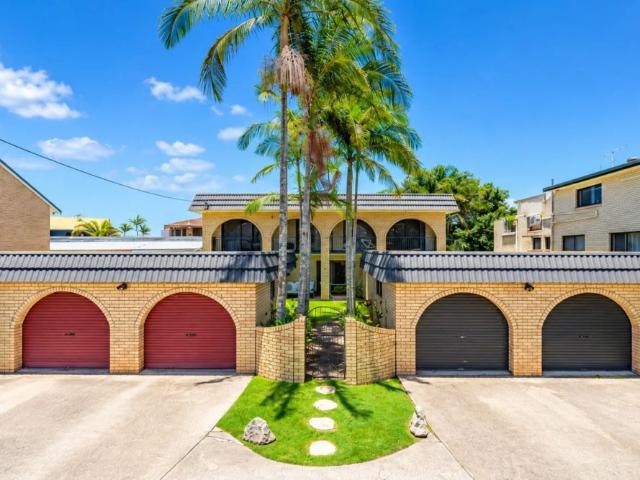 Modern & Comfortable Brick Unit in Great Location