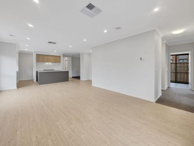 Modern & Comfortable Family Home in Sunbury