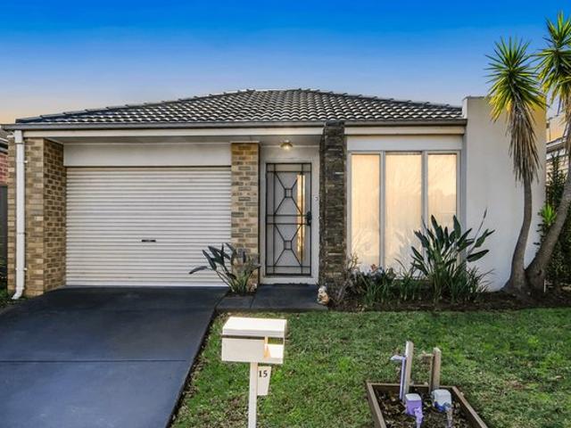 Modern & Comfortable Family Living in Hunt Club Estate