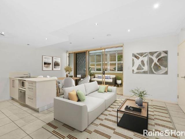 Modern, Comfortable Living in a Prime UQ Location