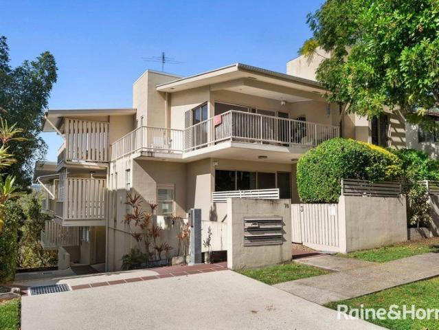 Modern, Comfortable Living in a Prime UQ Location